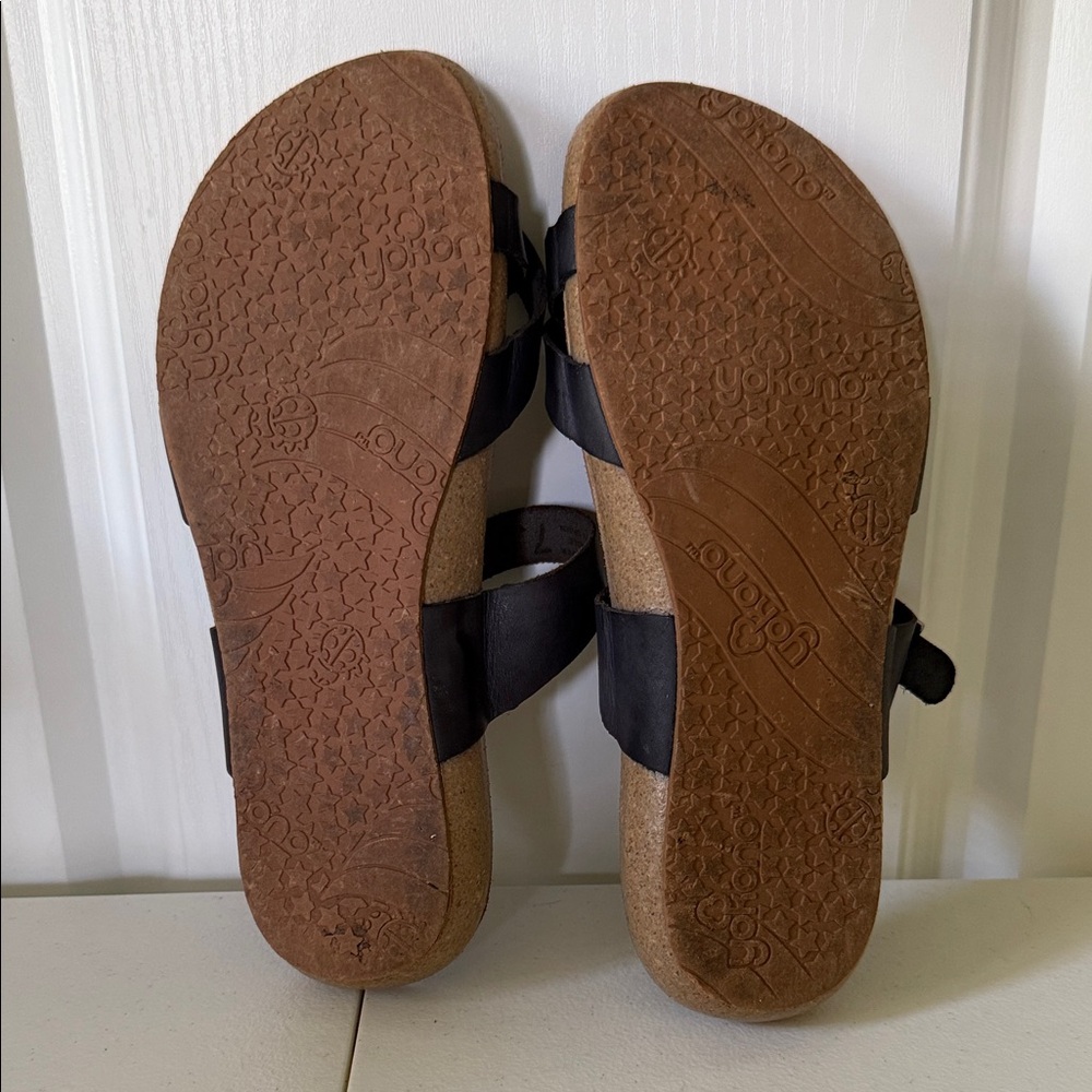 Yukono Women's Black Two-Strap Buckle Sandals with Cross Over Upper (sz 7.5) - Picture 8 of 8